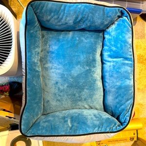 Self Warming two-tone lounge sleeper Cat small dog bed (blue and grey)